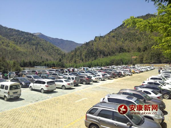 天書峽景區停車場.jpg