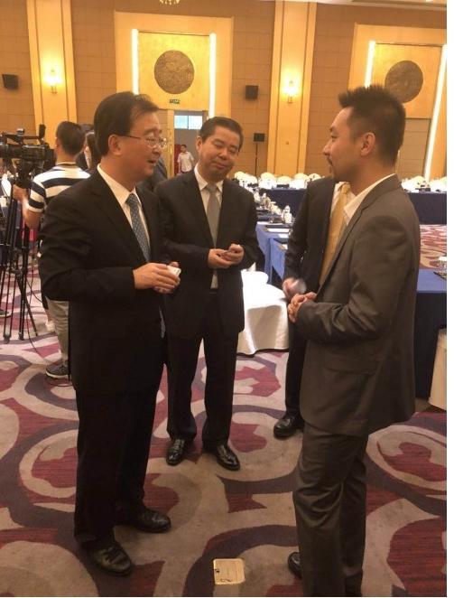 PingPong�c�����_�ɑ��Ժ�������ͬ����羳���{�D