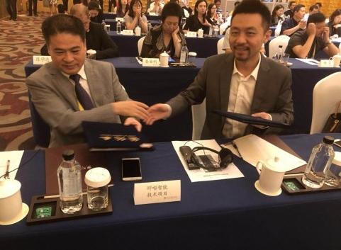 PingPong�c�����_�ɑ��Ժ�������ͬ����羳���{�D